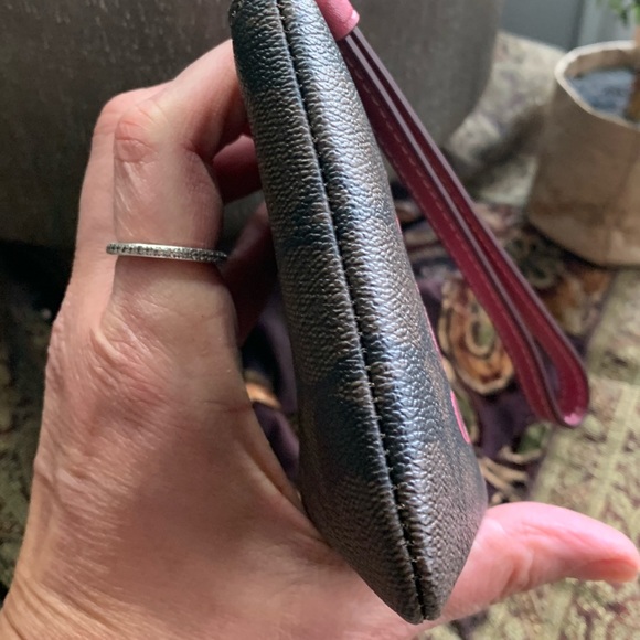 Authentic COACH Signature coach canvas/smooth leather zip around wristlet - Picture 6 of 9